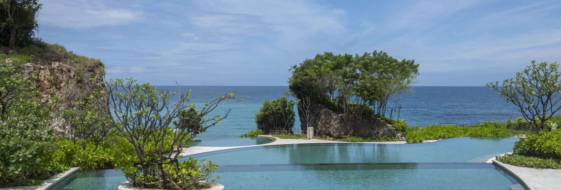 Jumeirah Bali-Swimming-pool-overlooking-Ocean