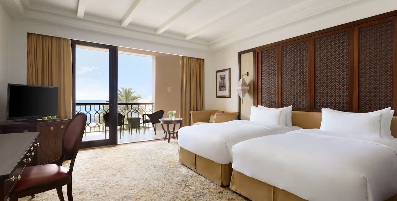 Shangri-La Al Husn - room