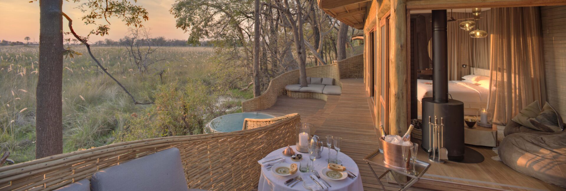 Botswana-Sandibe-Suite-deck-romantic-dinner (1)
