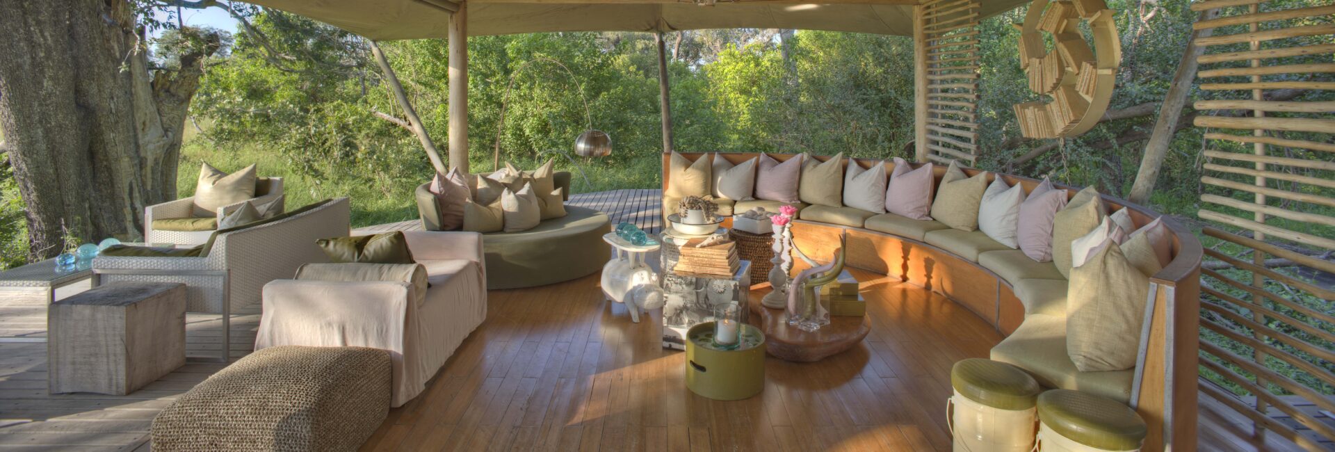 Botswana-Xaranna-Guest-Area-lounge-at-midday (1)