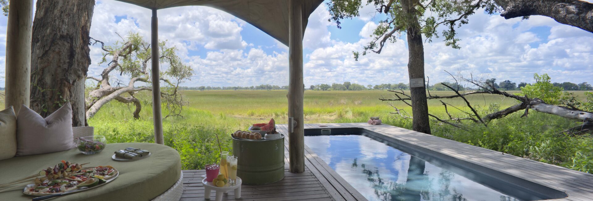 Botswana-Xaranna-Suite-breakfast-at-the-private-plunge-pool (1)