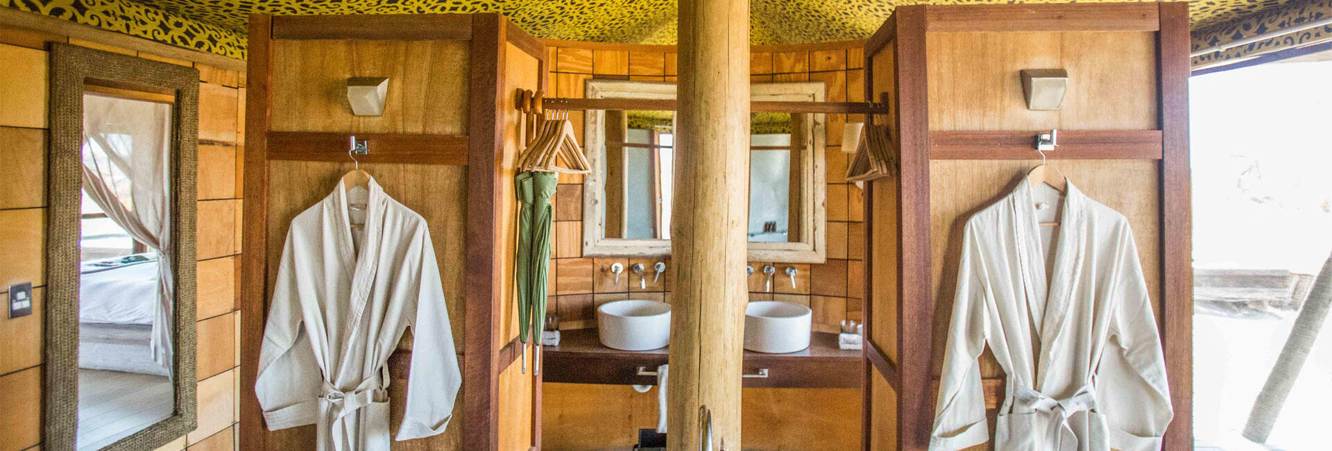 Botswana-Xaranna-Tented-Suite-bedroom-ensuite-bathroom (1)
