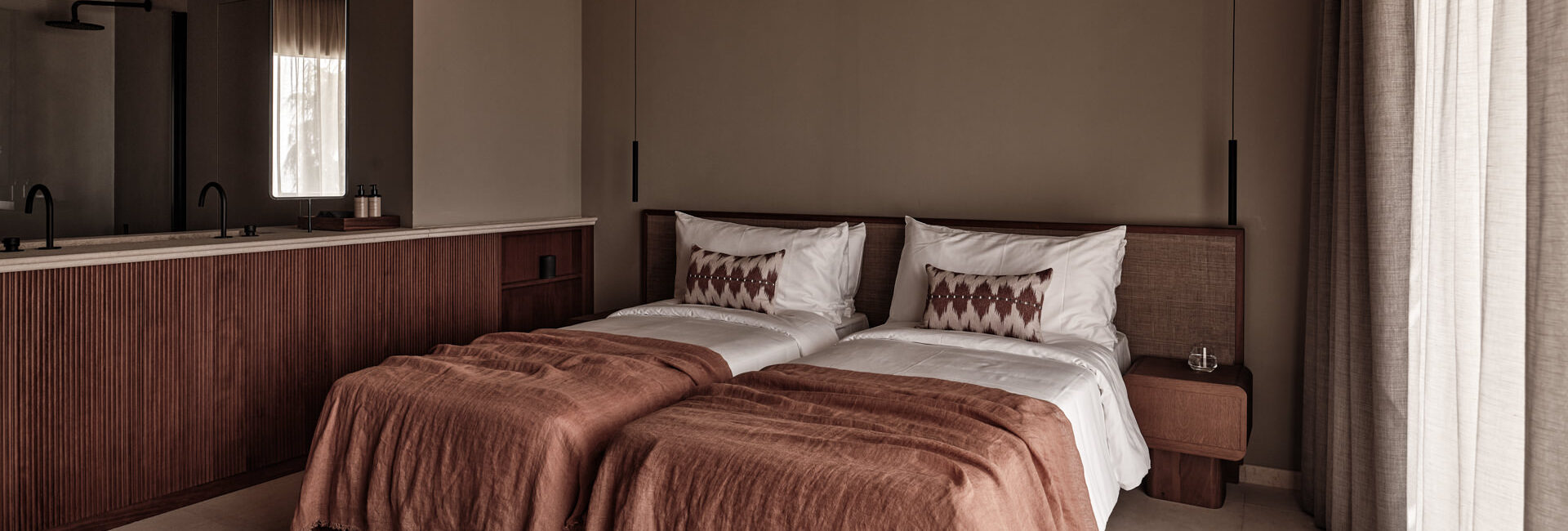 OKU-ANDALUSIA_Two-Bedroom-Deluxe-Suite_31053_LowRes