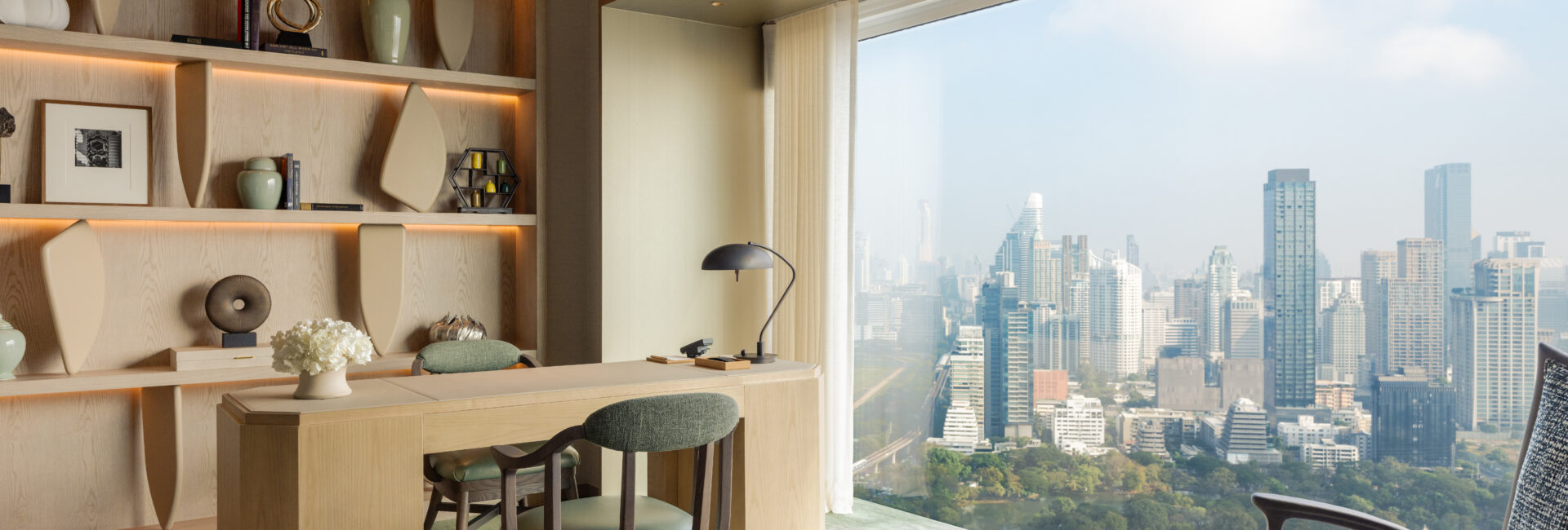 dusit-thani-bangkok-accommodation-dusit-thani-suite-working-area